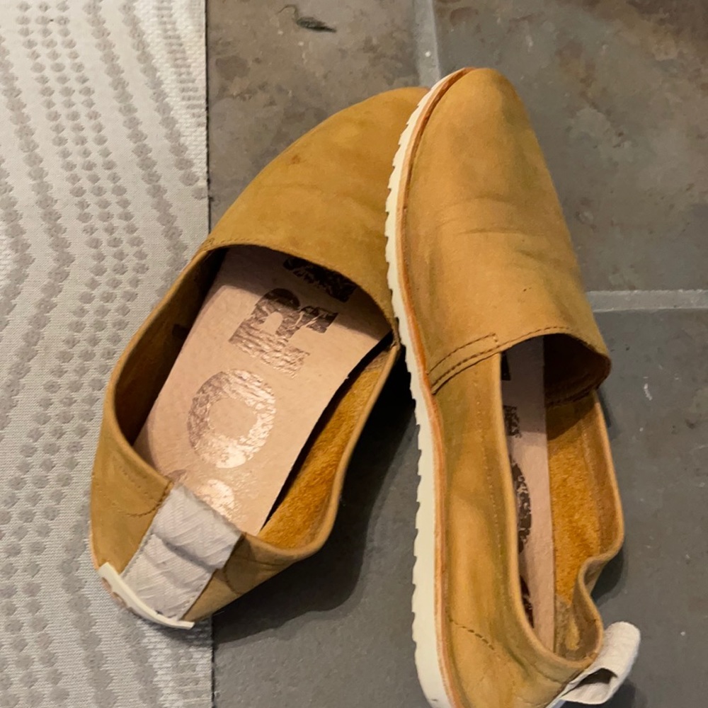 Sorel leather flats